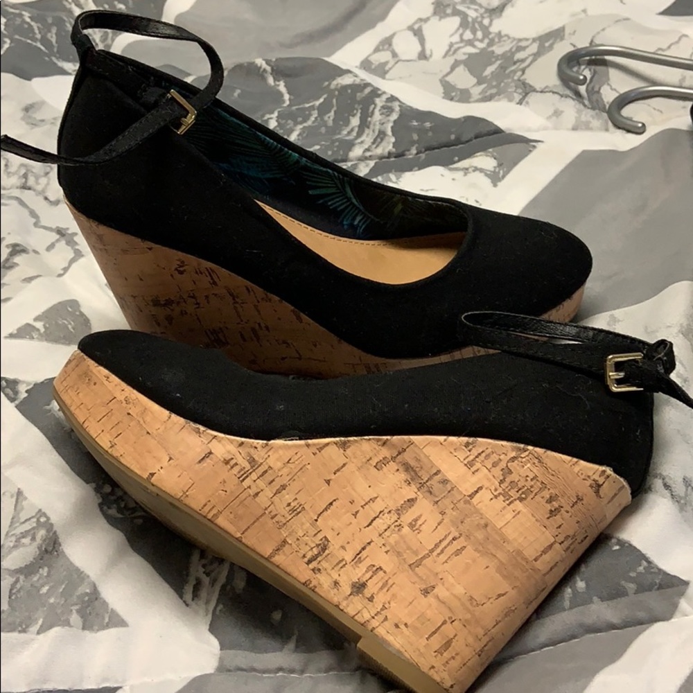 Black wedge heels